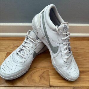 Nike Air Zoom Lite Court Sneakers-gently used
